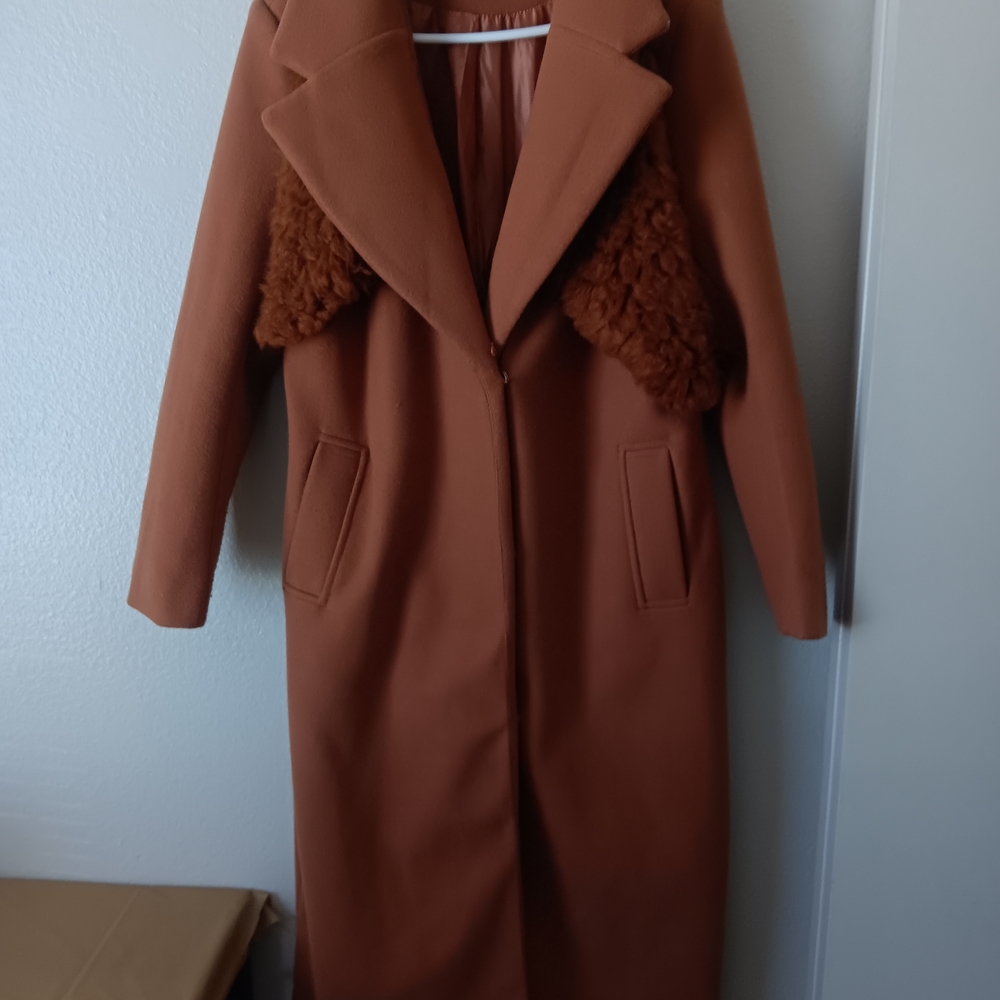 Elegant Tan Trench Coat for Women